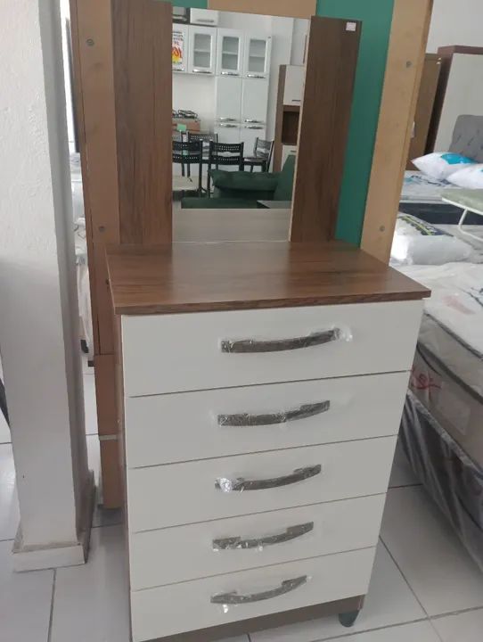 Cômoda com espelho 