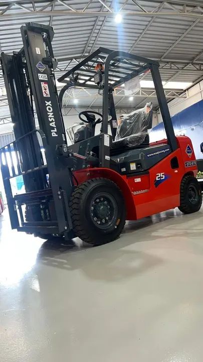 LOCAÇÃO DE EMPILHADEIRA DE 2,5 TONELADAS - Foto 2