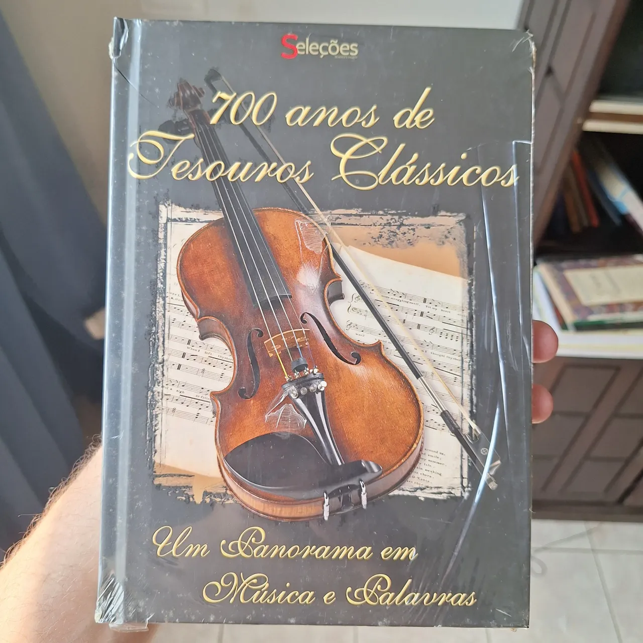 Dvd com livro 700 anos de música clássica lacrado