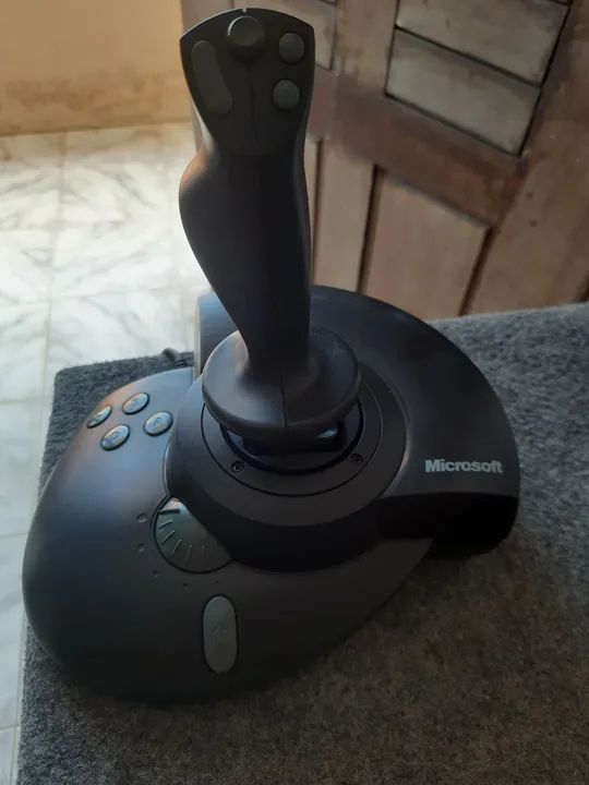 Vendo simulador de voo bem conservado 