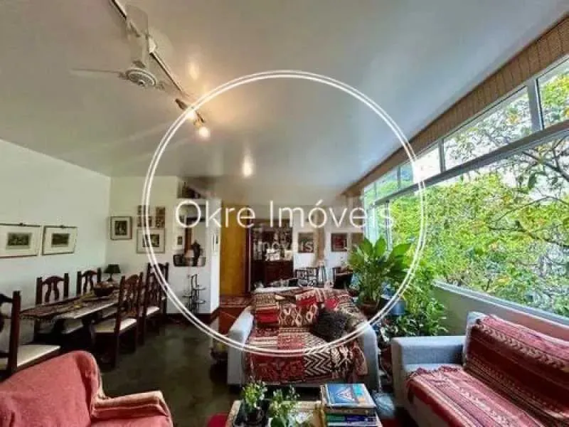 Apartamento com Pé Direito Alto, Portaria 24h e Vaga na Escritura no Jardim Botânico
