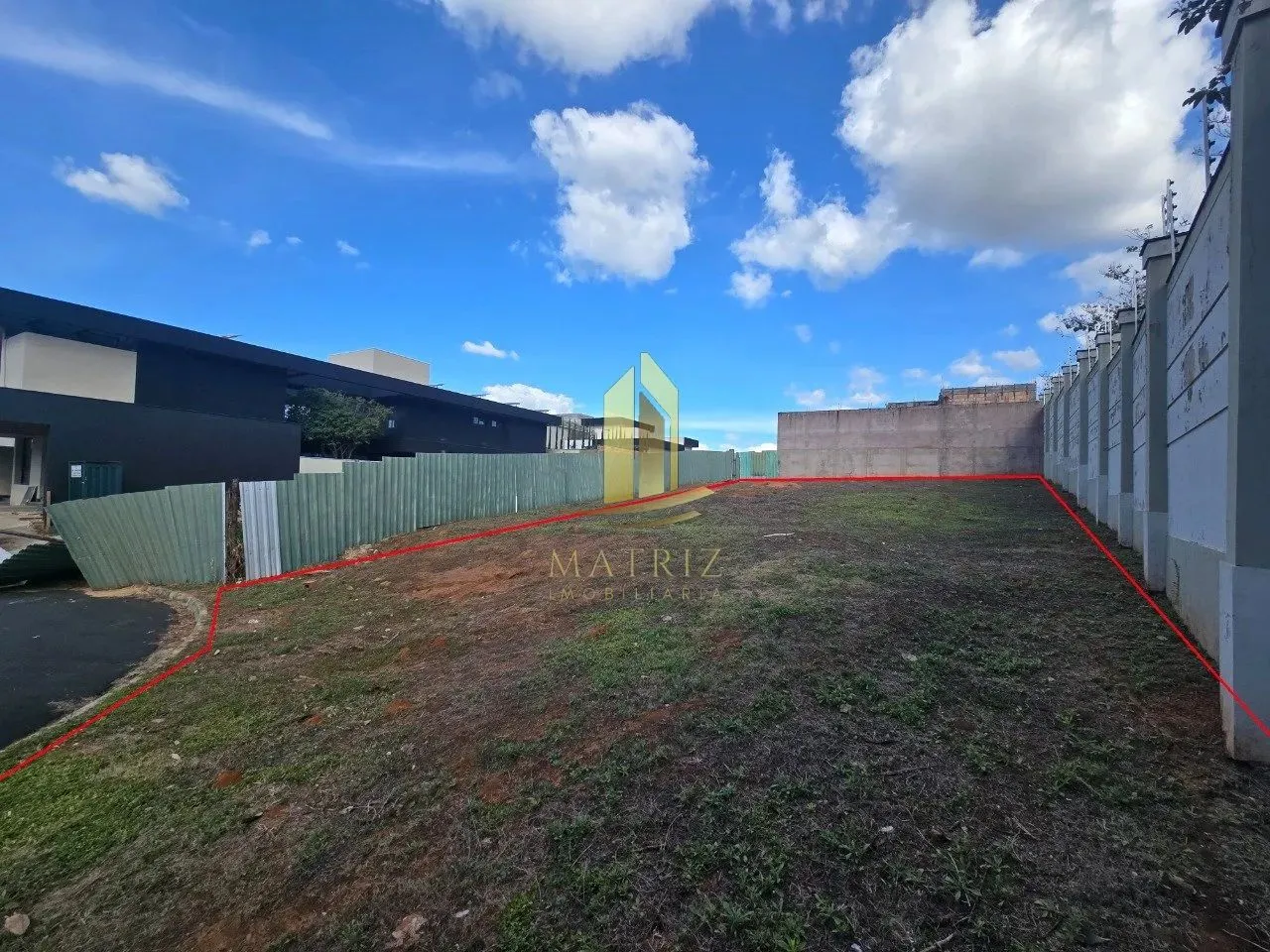 Terreno em condomínio fechado, 515m², região nobre