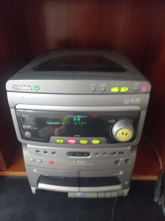 Aparelho de som Gradiente AM-FM e carrosel com 3 cds e 2 caixas  - Foto 2