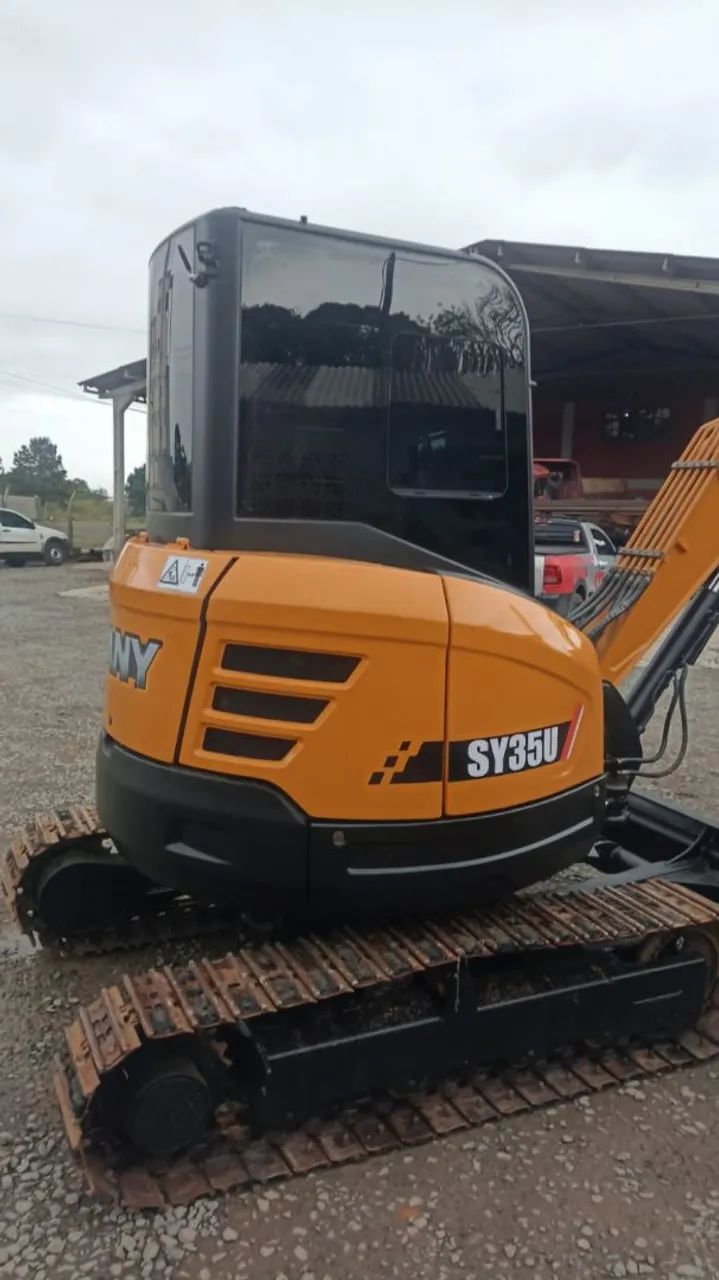 Mini escavadeira Sany SY35U ano 2021 com 2.816 horas. 