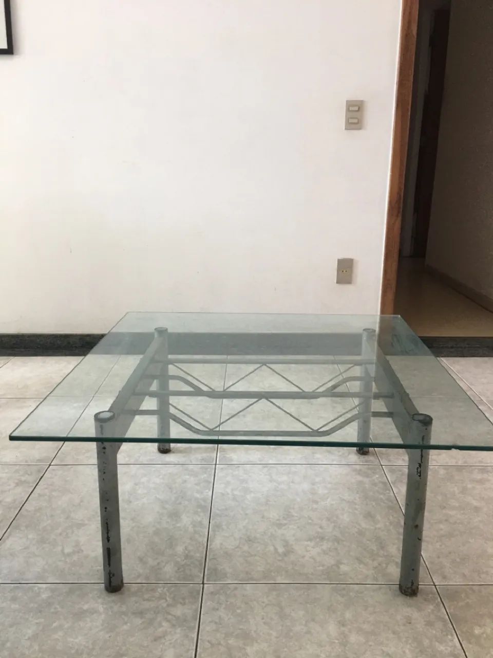Mesa de Centro de Vidro com Estrutura Metálica - Foto 2