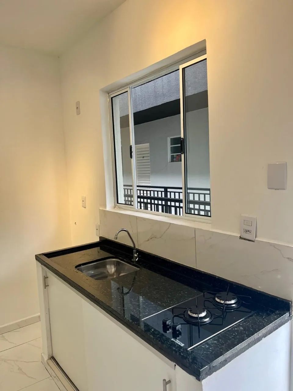 Apartamento Kitnet Semi-Mobiliada Zona 6 Maringá  - Foto 2