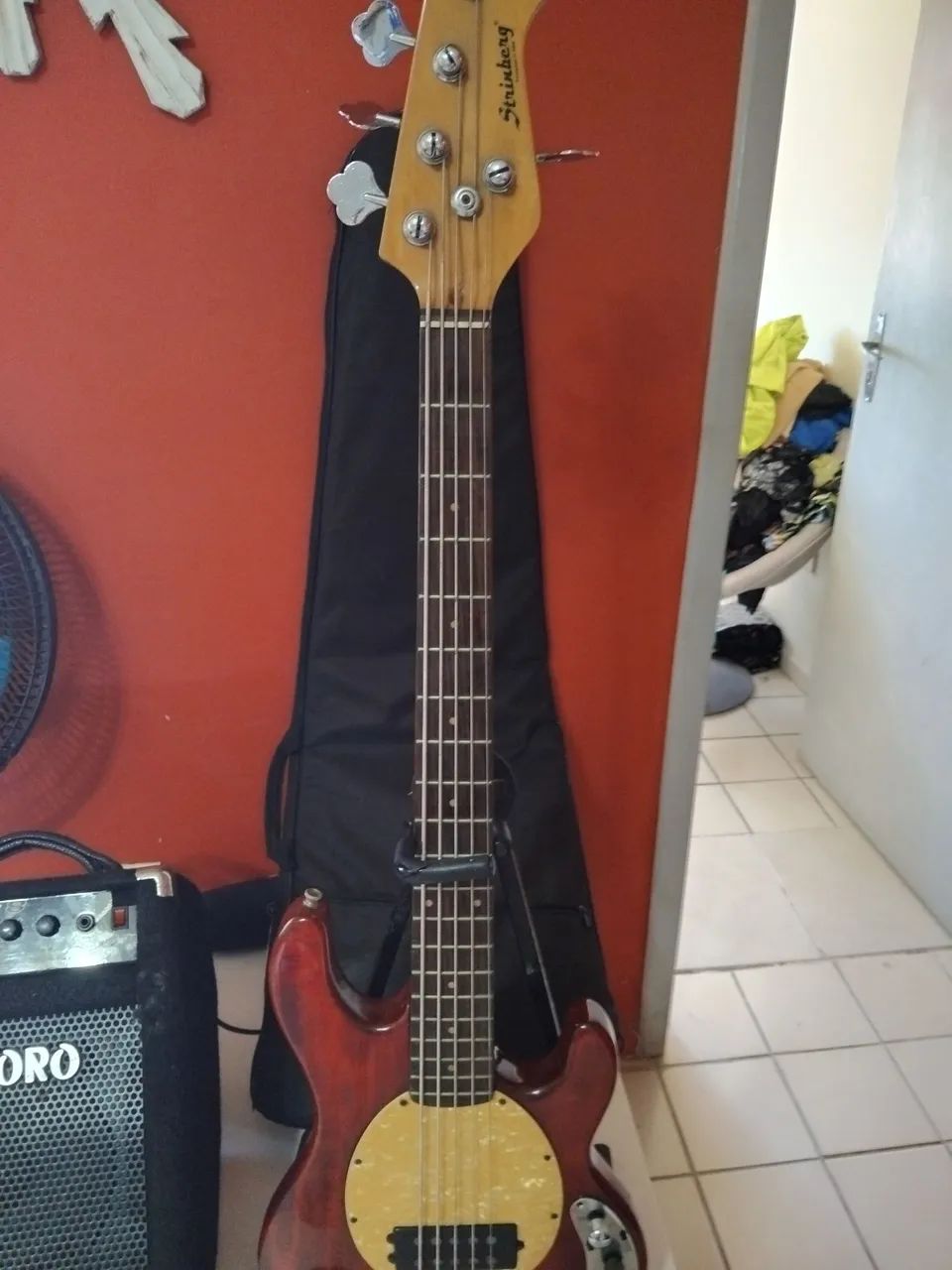 Amplificador para Baixo Meteoro Star Black 40 + Baixo Stringberg - Foto 5