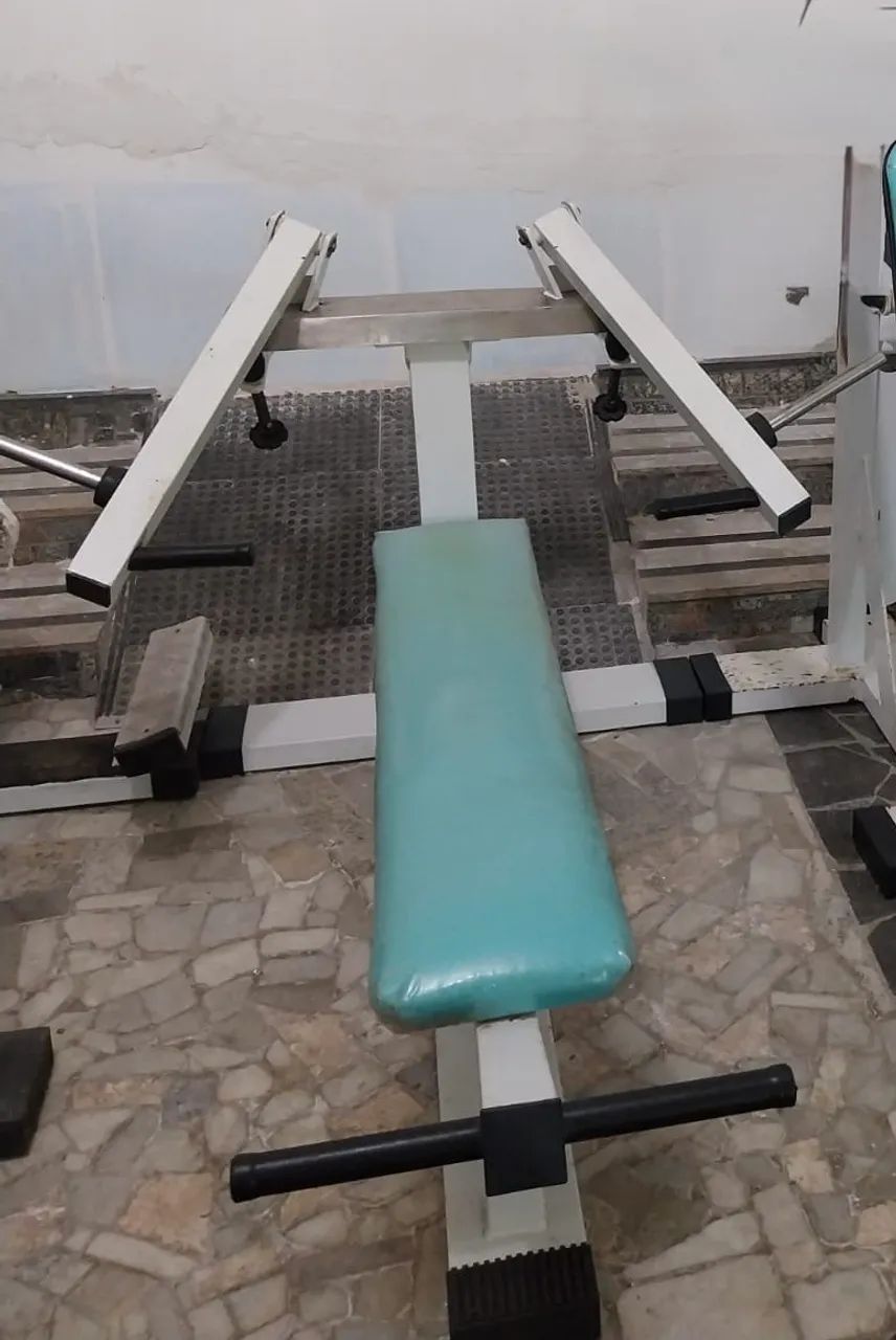 Aparelho de supino reto articulado 