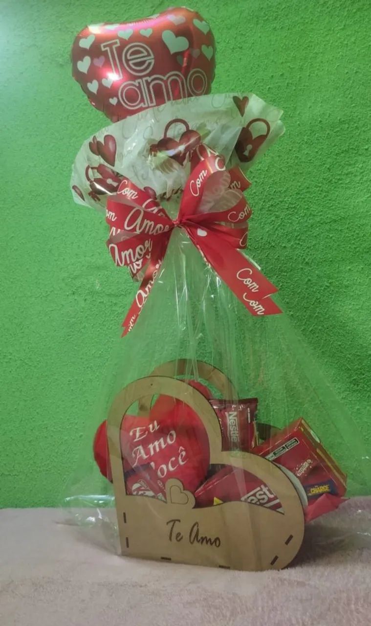 Cesta de Presente Romântica com Chocolates - Foto 2