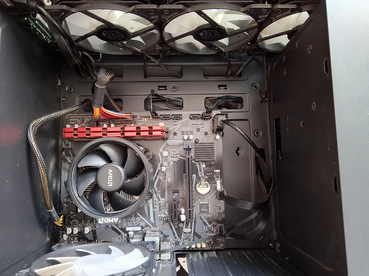 Desktop Gamer AMD Ryzen - Placa Mãe Gigabyte