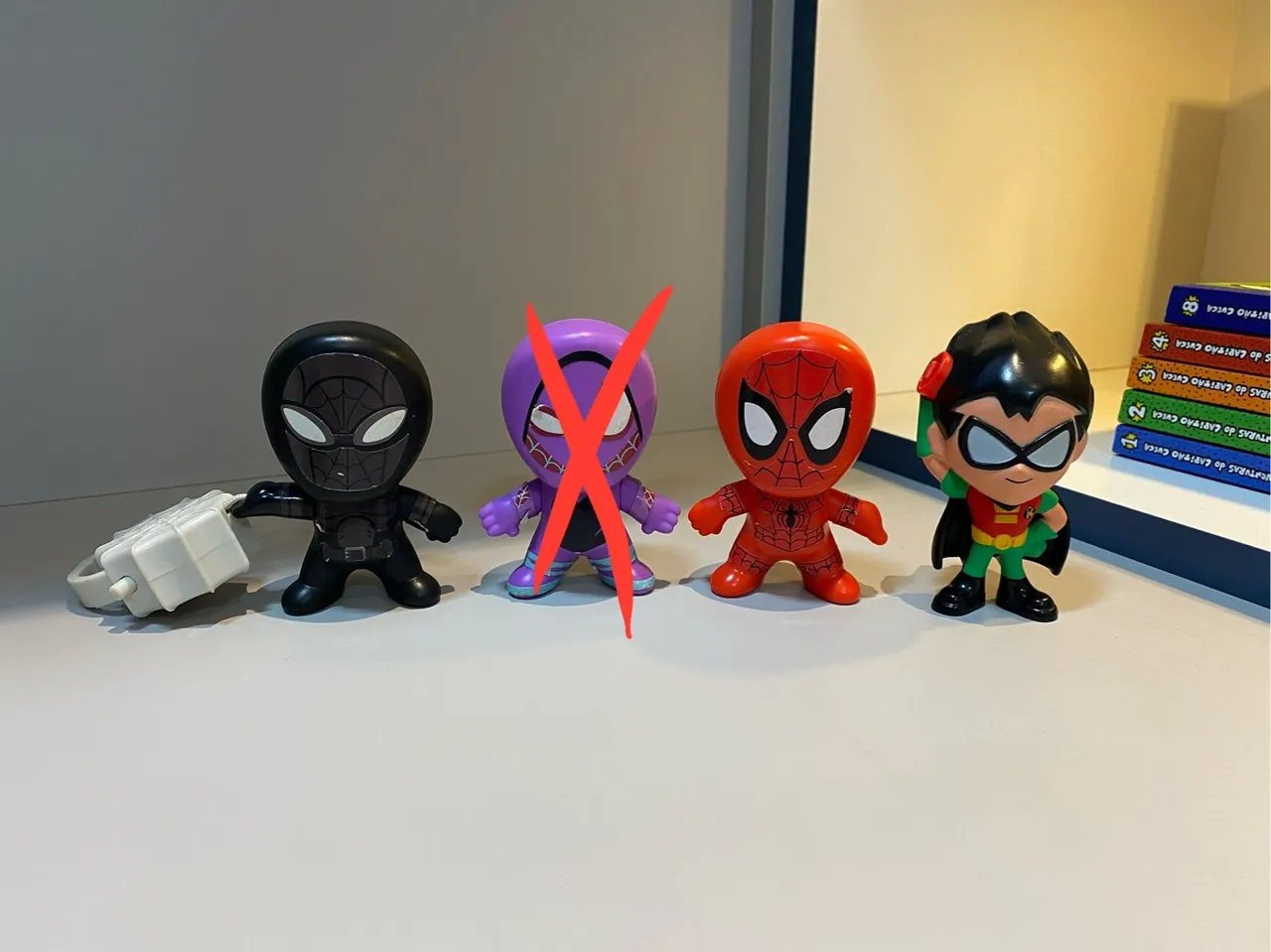 Bonecos Homem Aranha e Robin