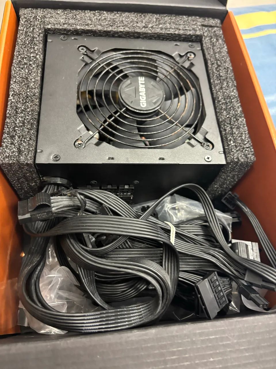 Fonte Gigabyte B700H Semi Modular, 80 Plus Bronze - Foto 2