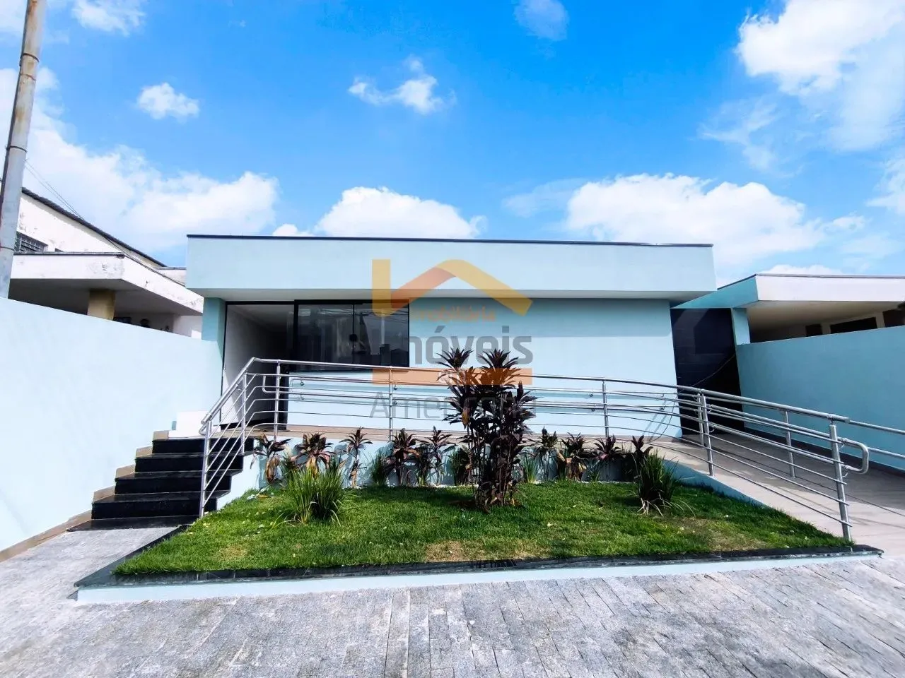 Casa Comercial para Locação na Vila Pires em Santa Bárbara D'oeste-SP: 6 Salas, 3 Banheiro