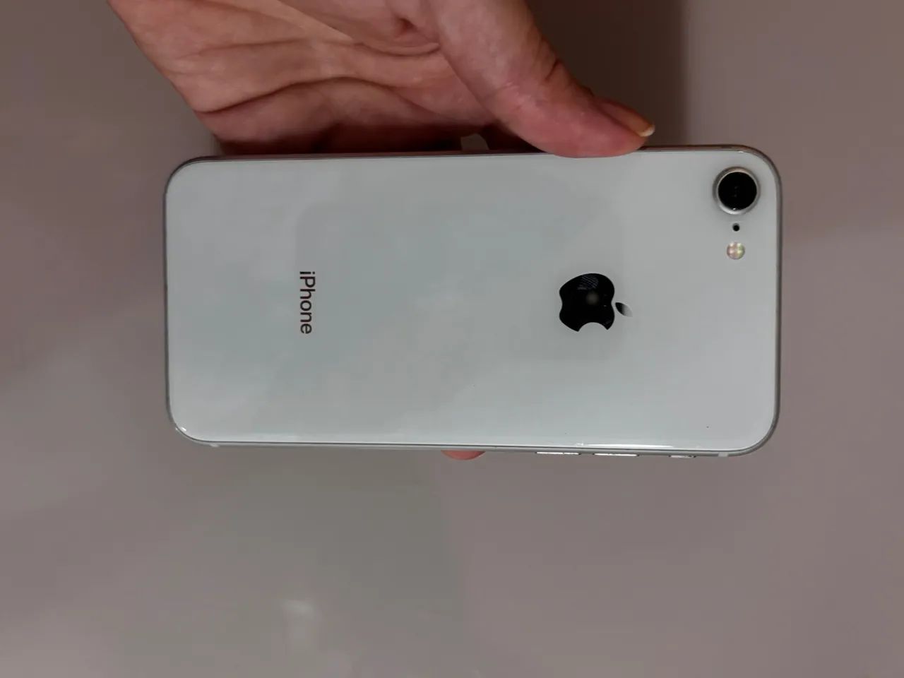 Iphone 8 64gb, usado, bom estado para uso.
