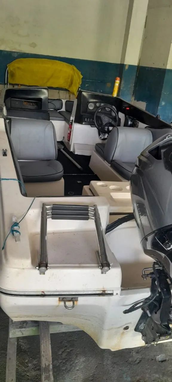 Vendo lancha casco Arterix ,proa aberta com motor de 40hp injetado 4temps novo ! - Foto 3