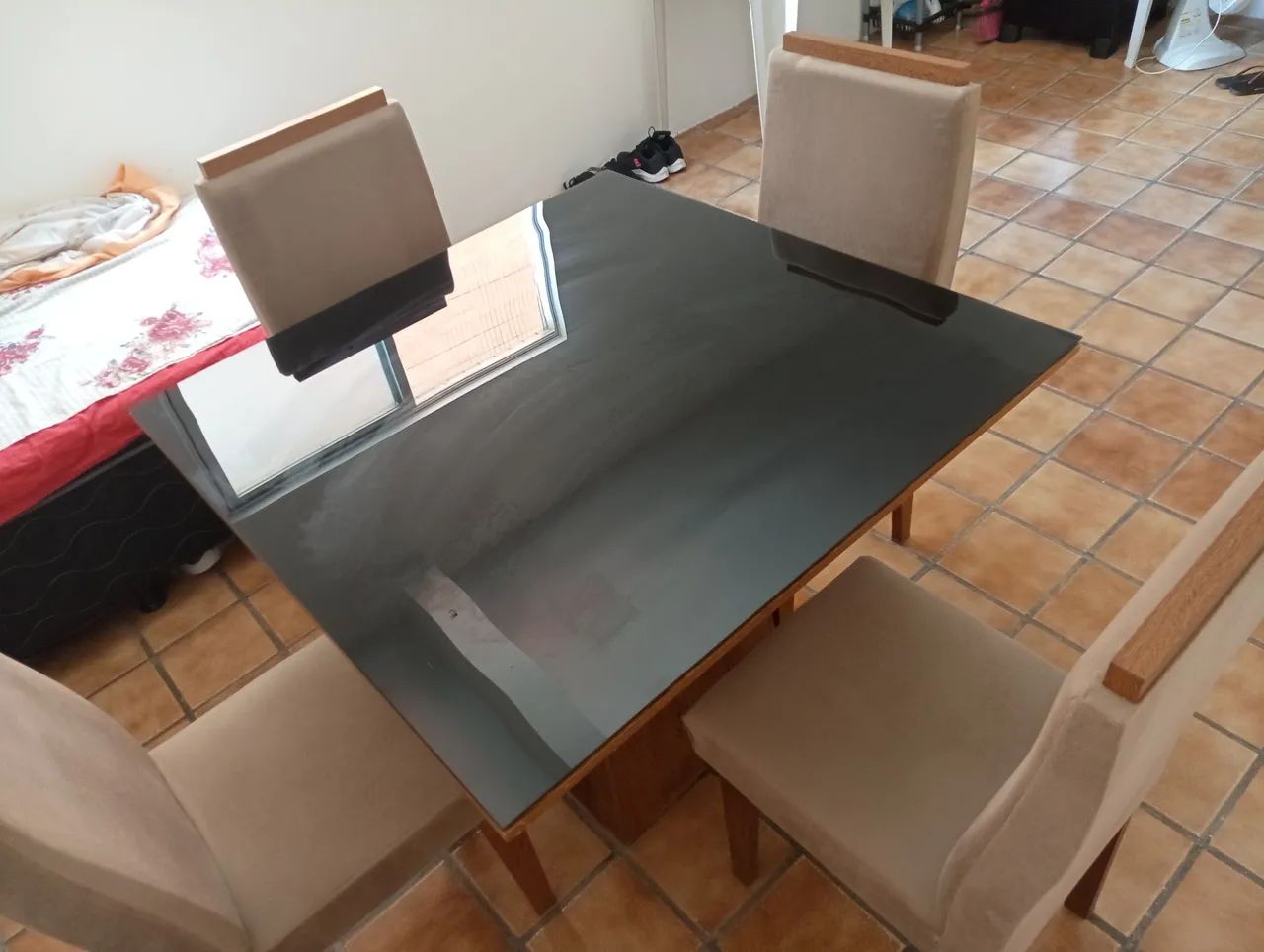 MESA DE JANTAR GRANDE+ 4 CADEIRAS 