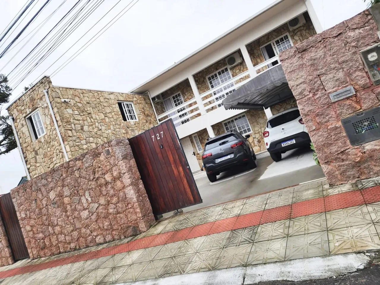 Florianópolis sobrado 5 dorm 1 suite ótima localização