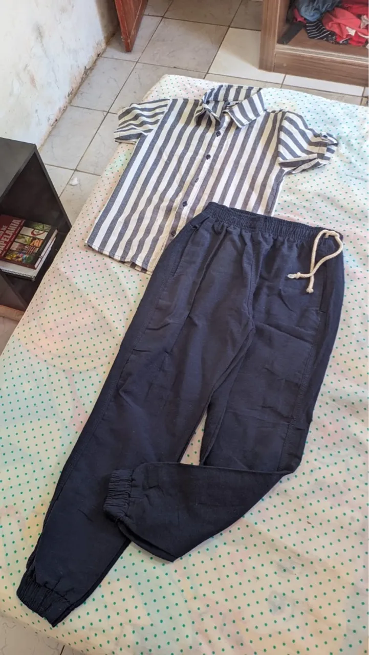 Conjunto infantil camisa listrada e calça azul