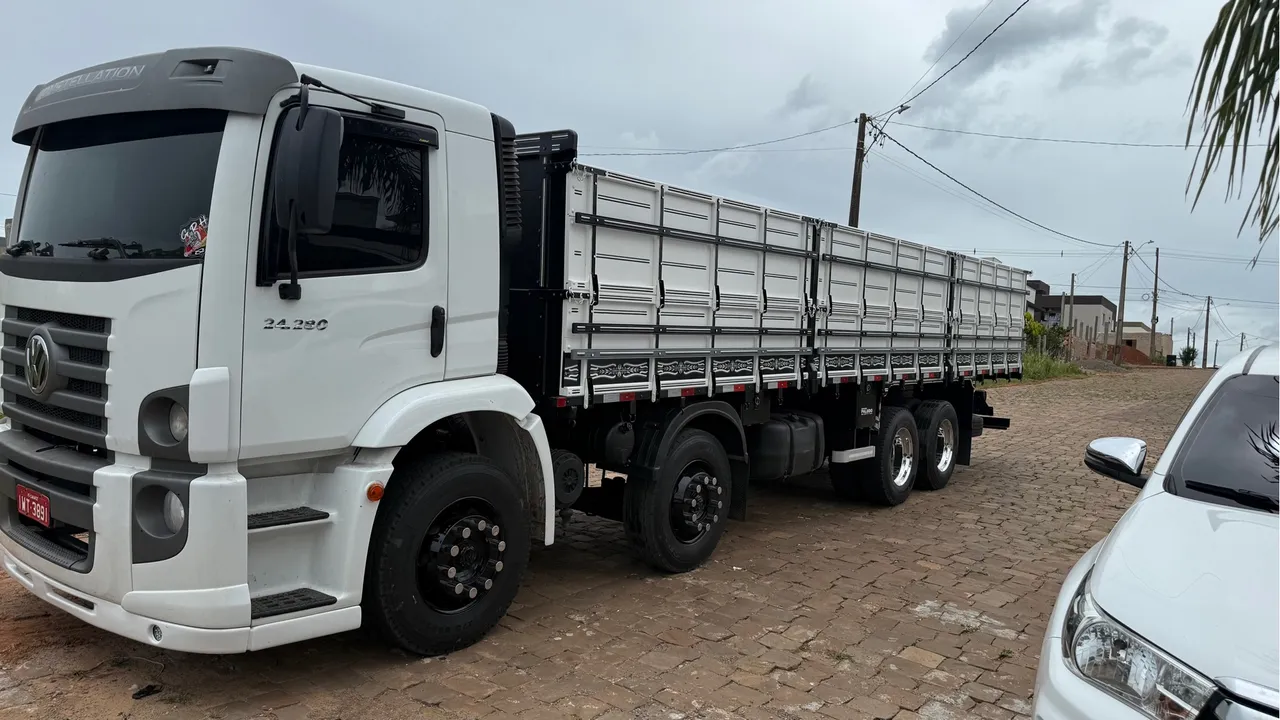 Caminhão VW 24.280 6x2  - 2015
