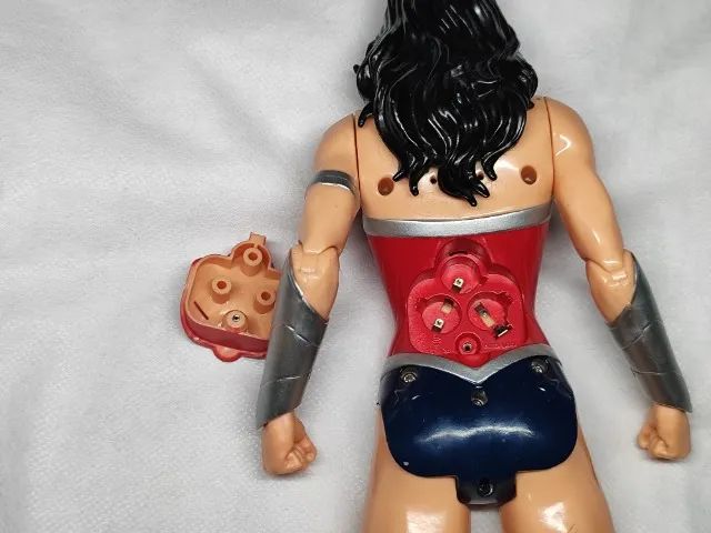Boneco Mulher maravilha DC Comic Fala Frases (Leia o Anuncio) - Foto 2