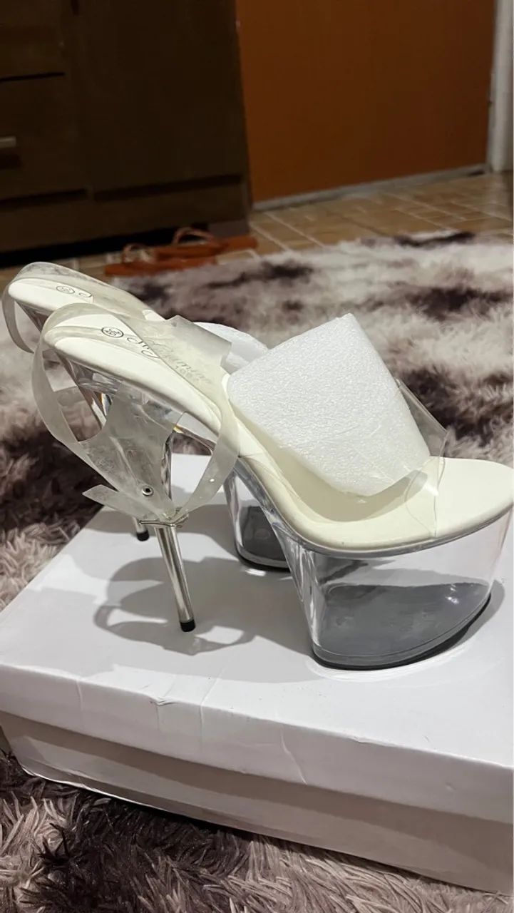 Sapatos de salto alto transparente - Foto 2