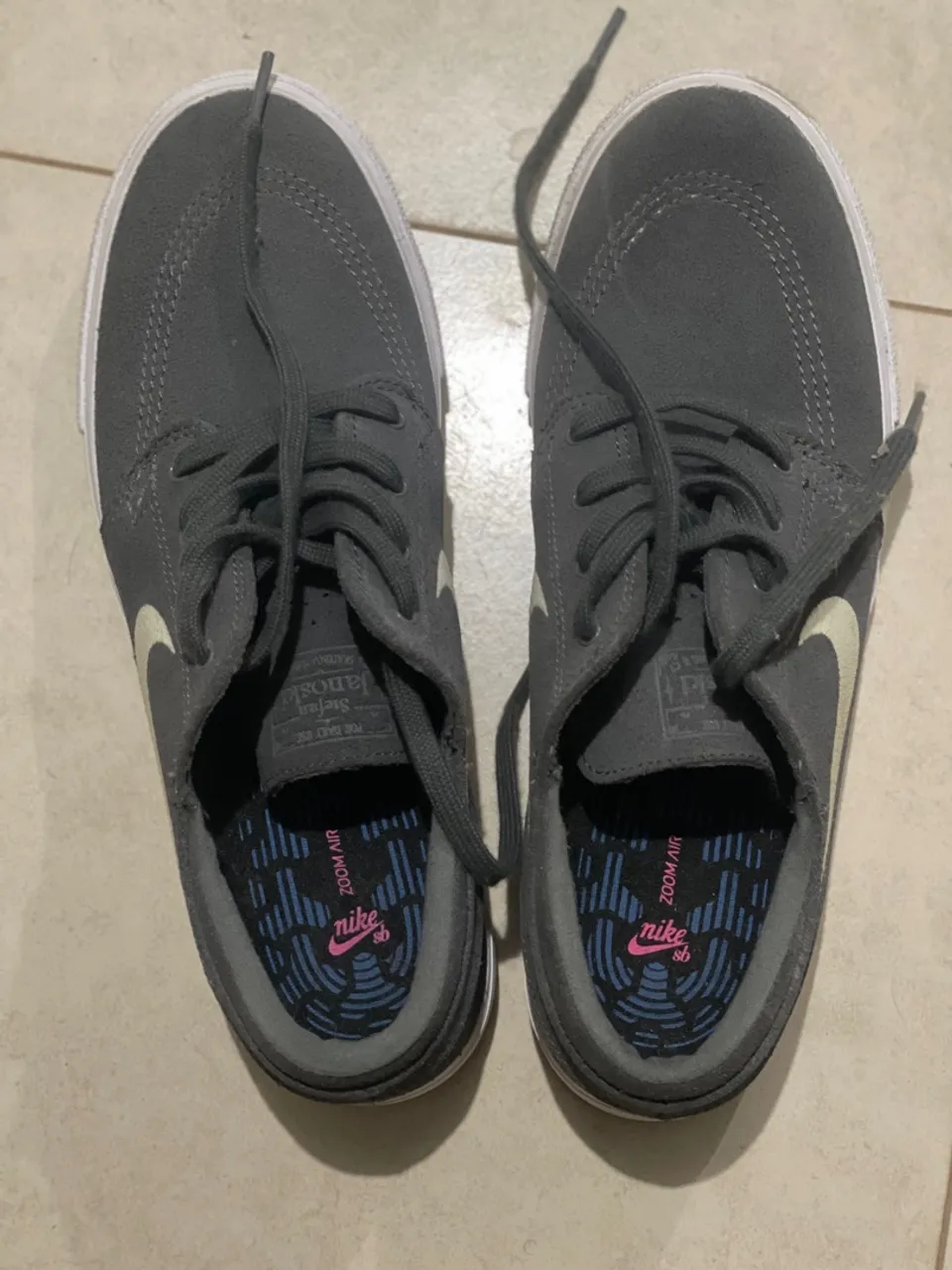 Sapatênis Nike (nunca usado)