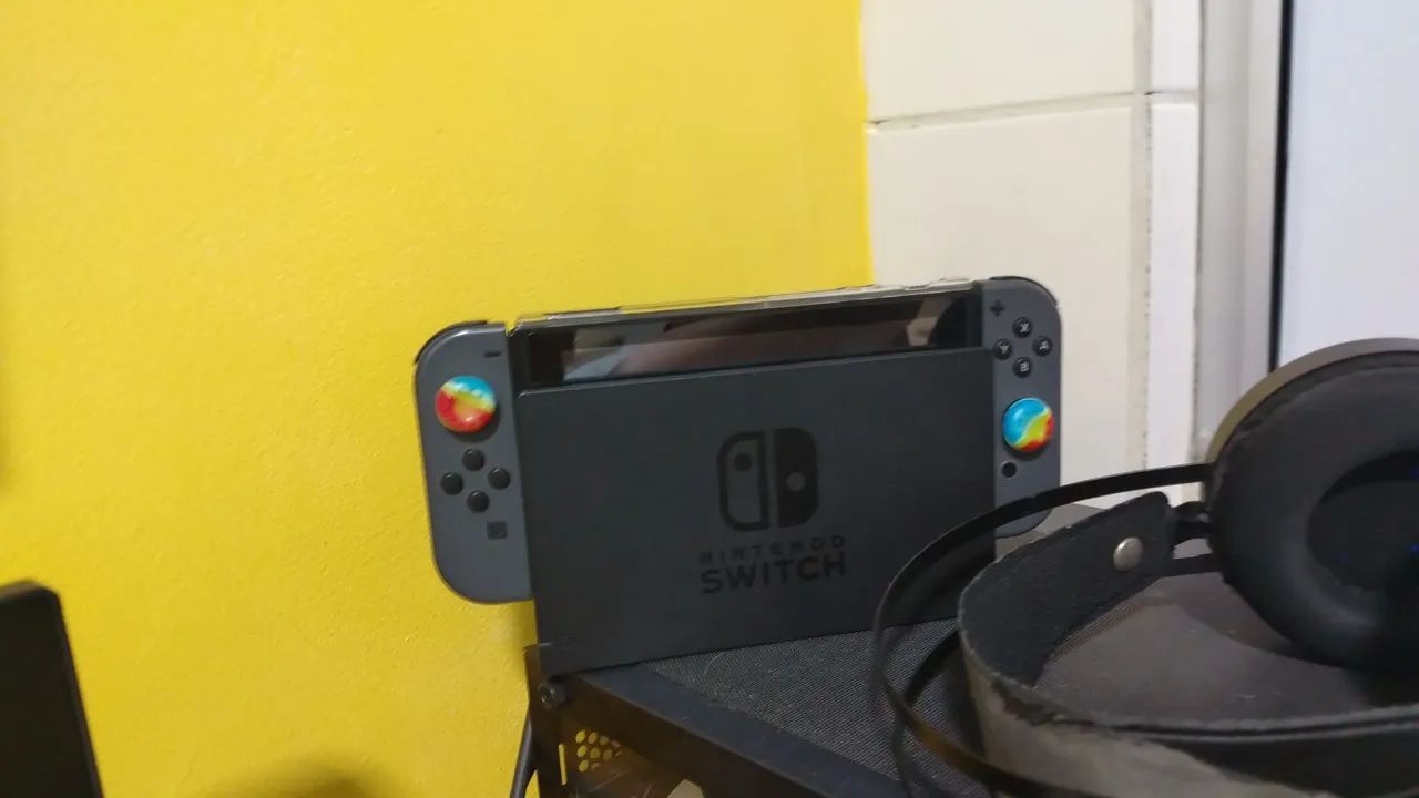 Nintendo Switch seminovo V1 na caixa com todos os acessórios troco em oled dou volta  - Foto 4