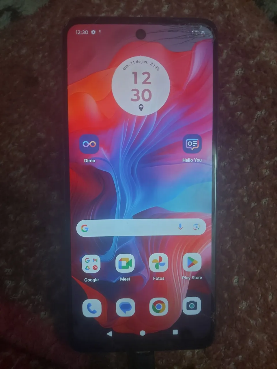 vendo moto g04 7 meses de uso tela trincada. funciona perfeitamente sem nenhum travamento