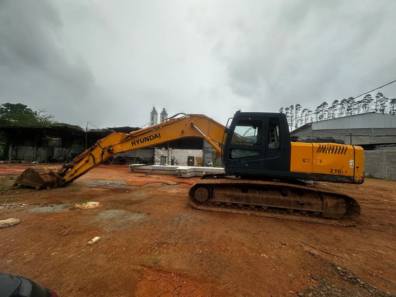 ESCAVADEIRA HIDRÁULICA HYUNDAI 210LC7  2011 - Foto 3