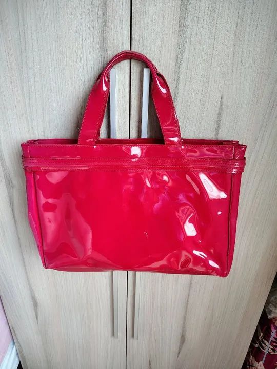 Bolsa de cor vermelha da Armani jeans...