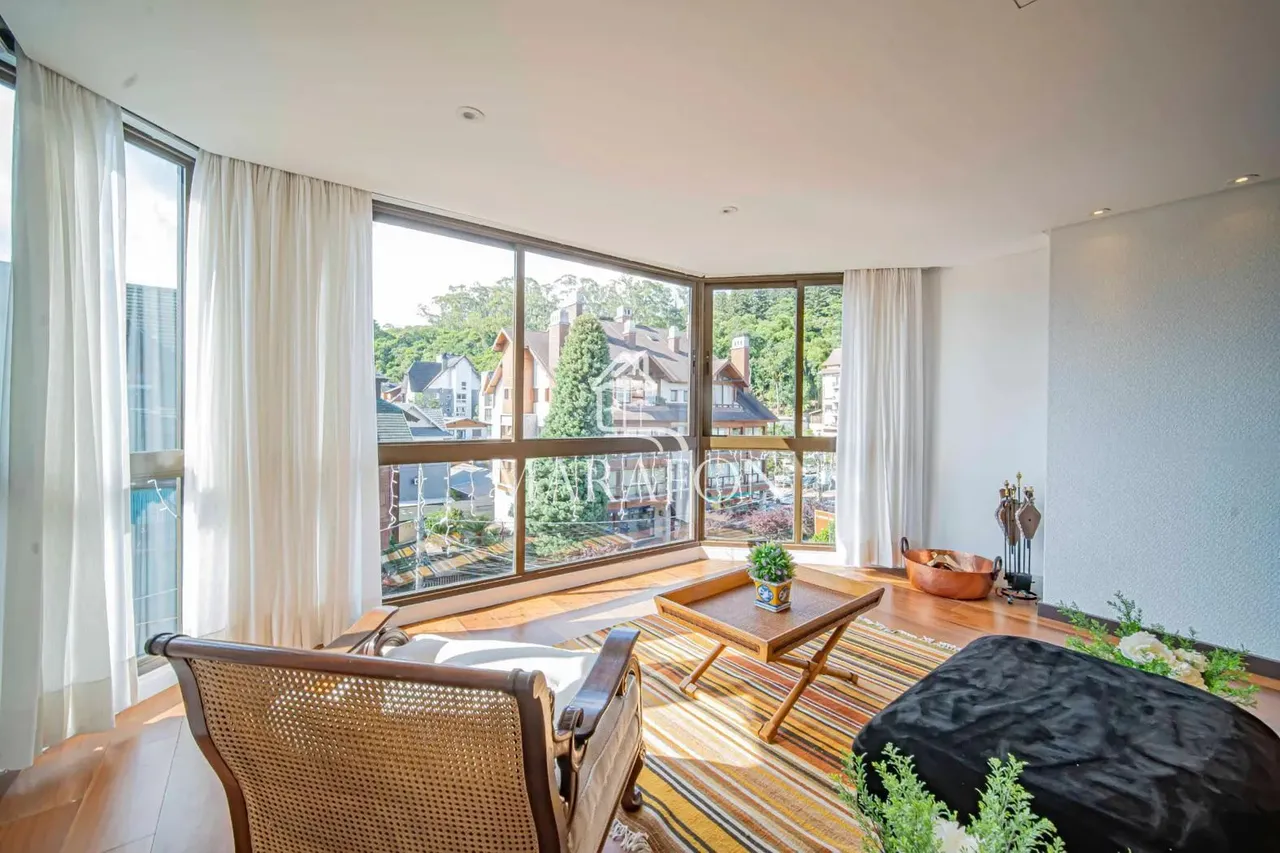 APARTAMENTO À VENDA EM GRAMADO COM SEIS SUÍTES!