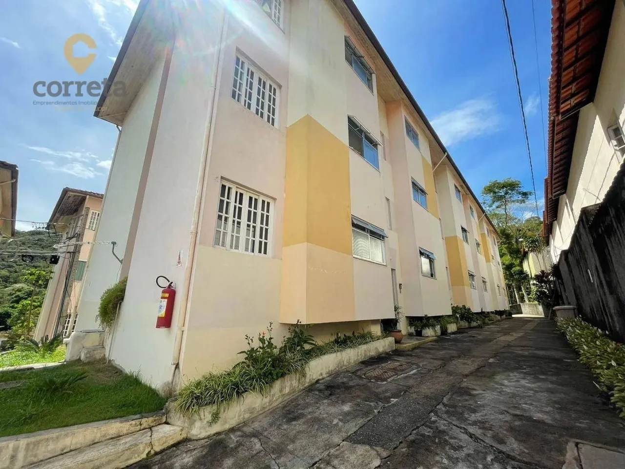 Apartamento de 02 quartos e vaga de estacionamento