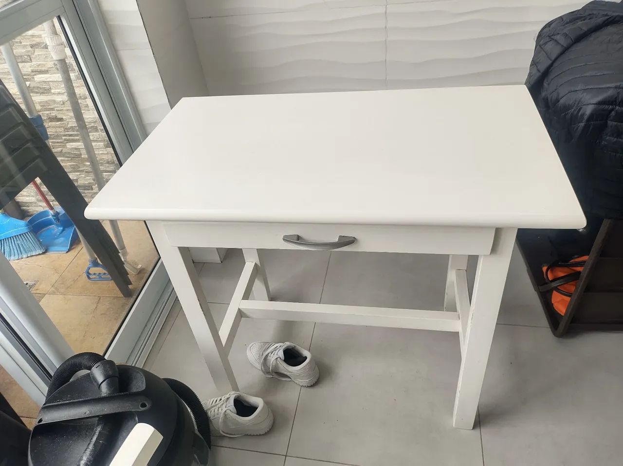 Mesa com quatro cadeiras 64352682297859120