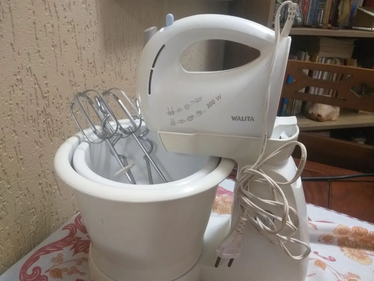 Batedeira Walita com base