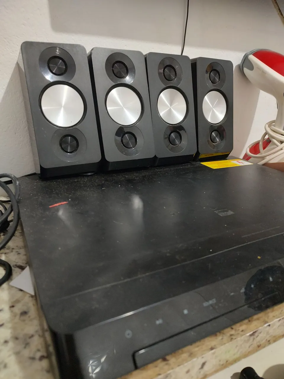 DVD Player com 4 Caixas de Som