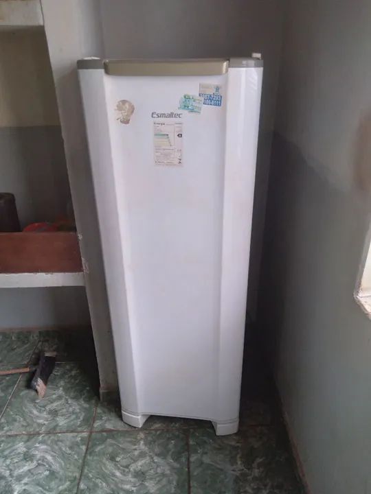 Geladeira Pequena em Ótimo Estado - Foto 3