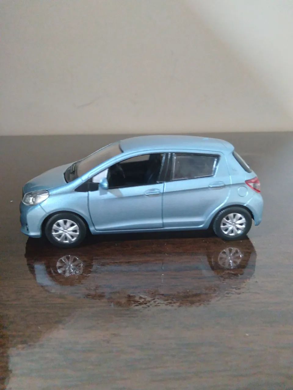 Miniatura do toyota yaris de metal  - Foto 6