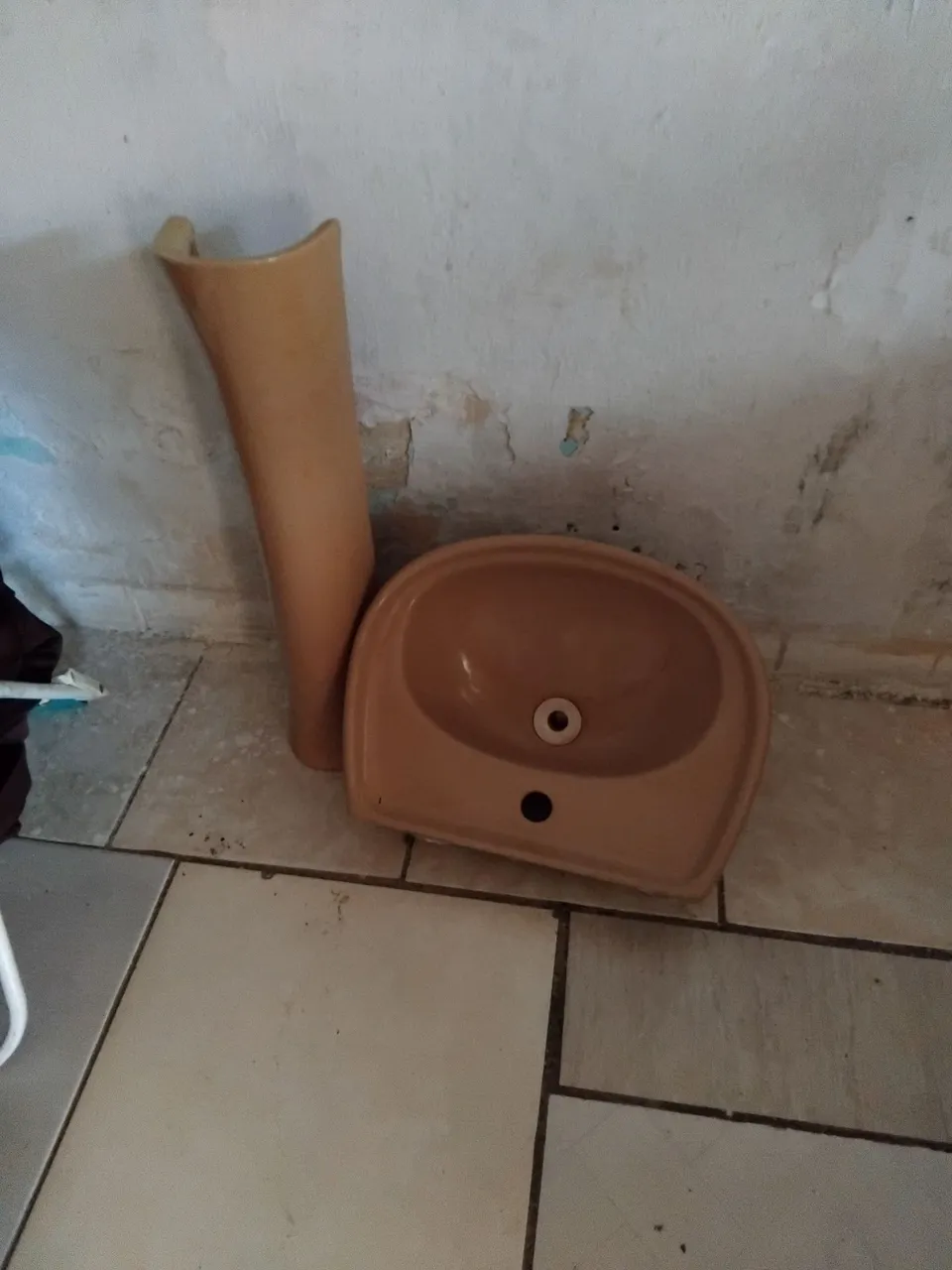 Conjunto de Lavatório e Pedestal em Cerâmica