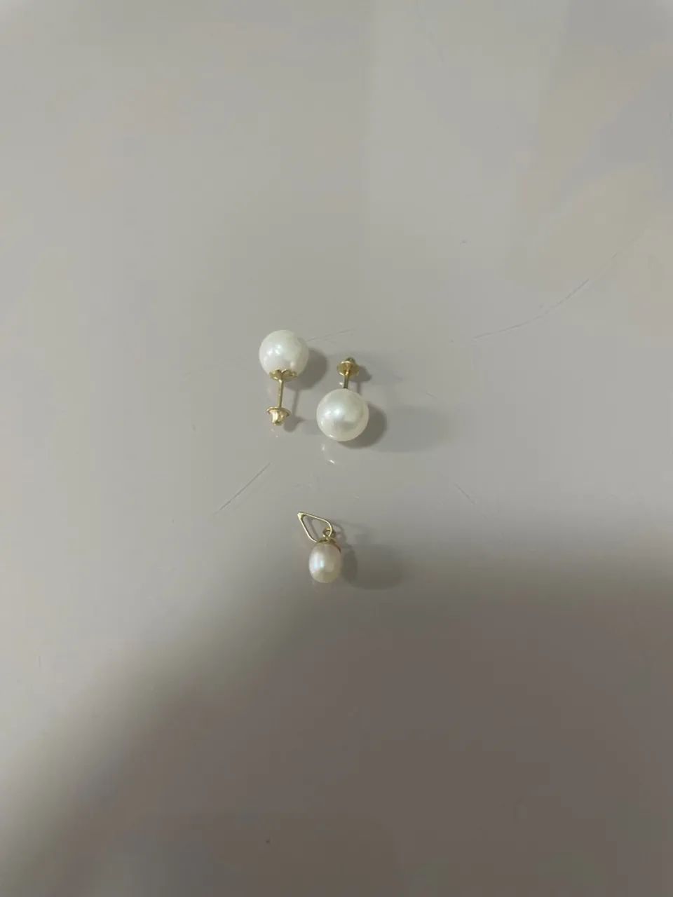 Conjunto de pérolas: brincos e pingente OURO 18 K