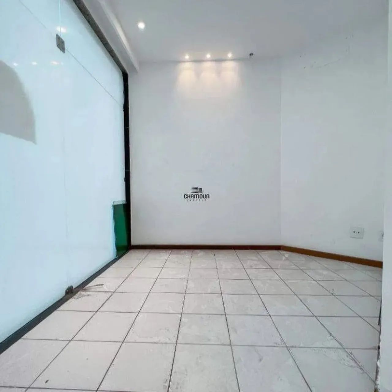 Loja com 40 M² com excelente localização no Centro de Guarapari. - Foto 4