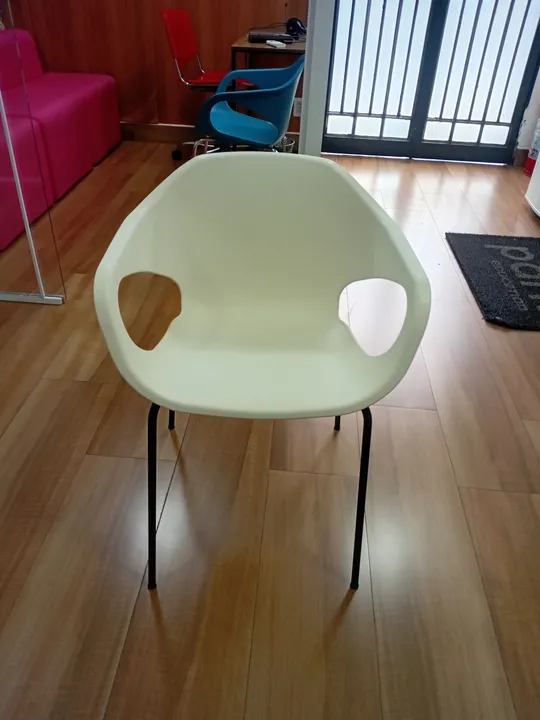 Cadeira Branca Moderna