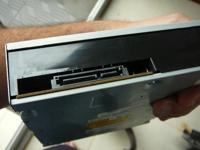 Drive Gravador de CD/DVD e Leitor de CD/DVD 22x LG sata - Foto 2