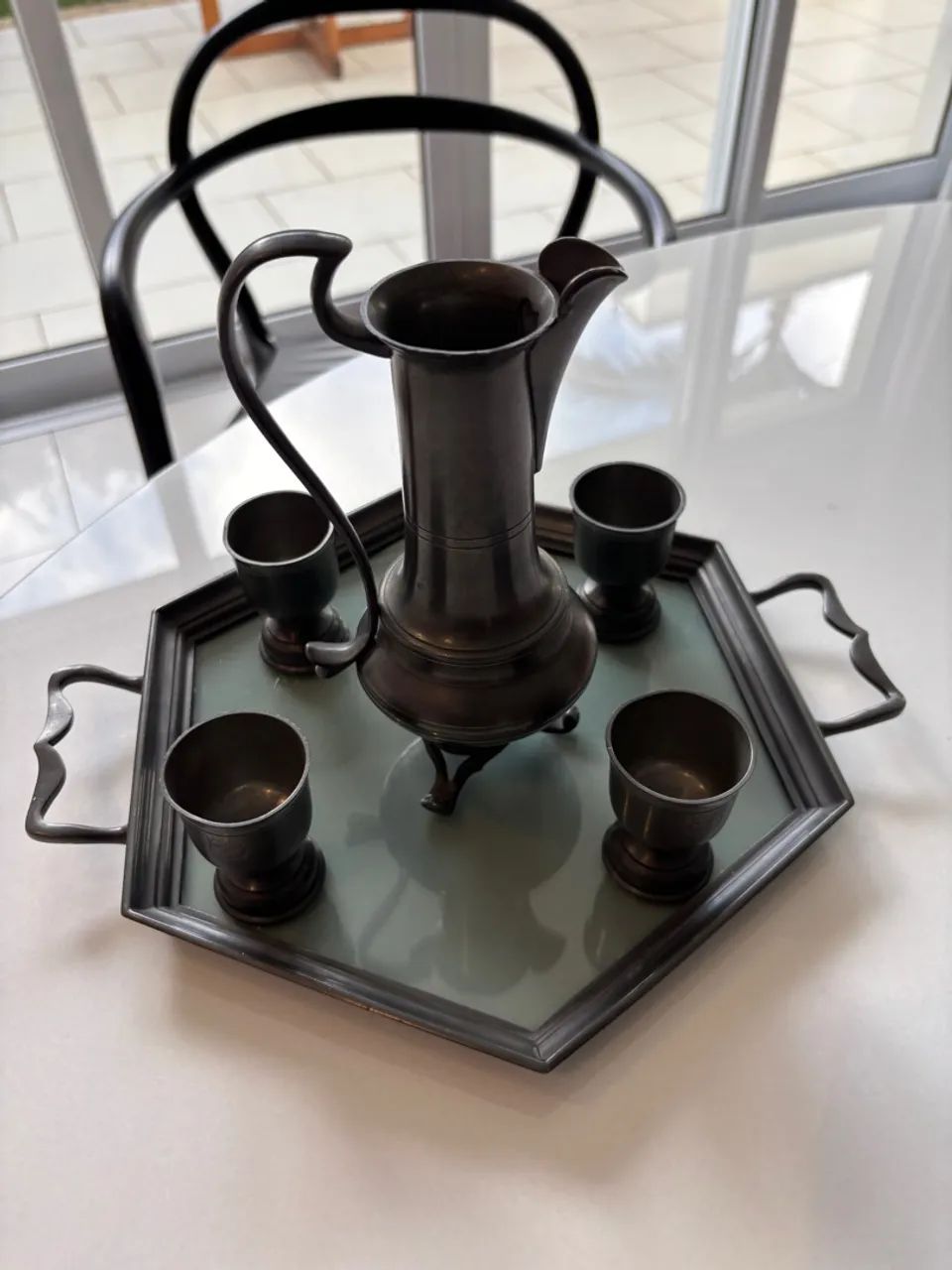 Conjunto de Jarro e Copos Decorativos de estanho - Foto 2