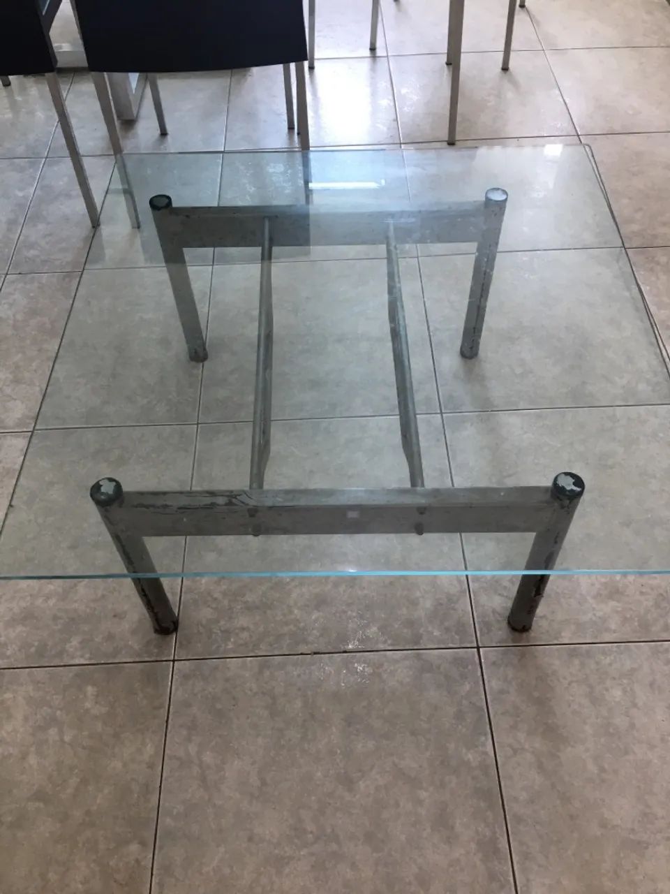 Mesa de Centro de Vidro com Estrutura Metálica - Foto 3