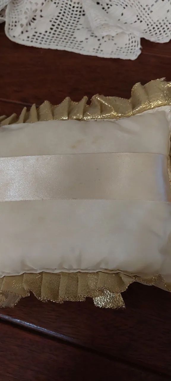 Almofada porta alianças  para bodas de ouro - Foto 3