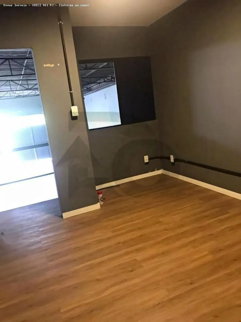 Ponto Comercial no Bairro Atalaia com 300m², 2 Banheiros, 2 Escritórios e Mais