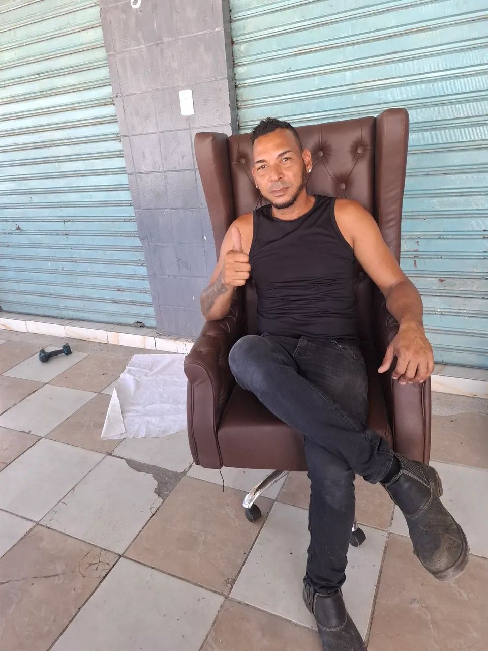 Poltrona capitonê giratória 