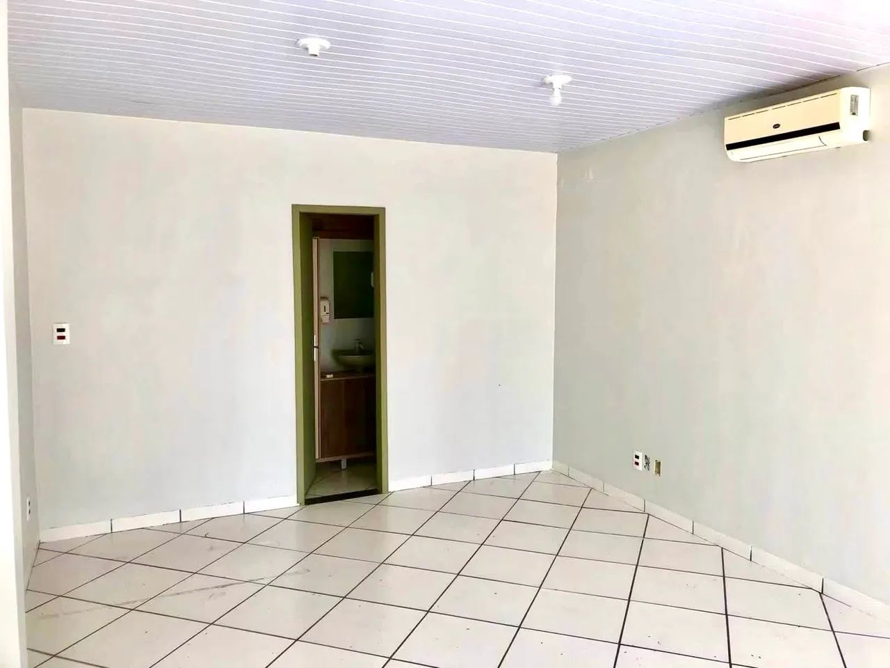 SALA COMERCIAL PARA LOCAÇÃO - 25 m² - CLIMATIZADA - WI-FI - Foto 2