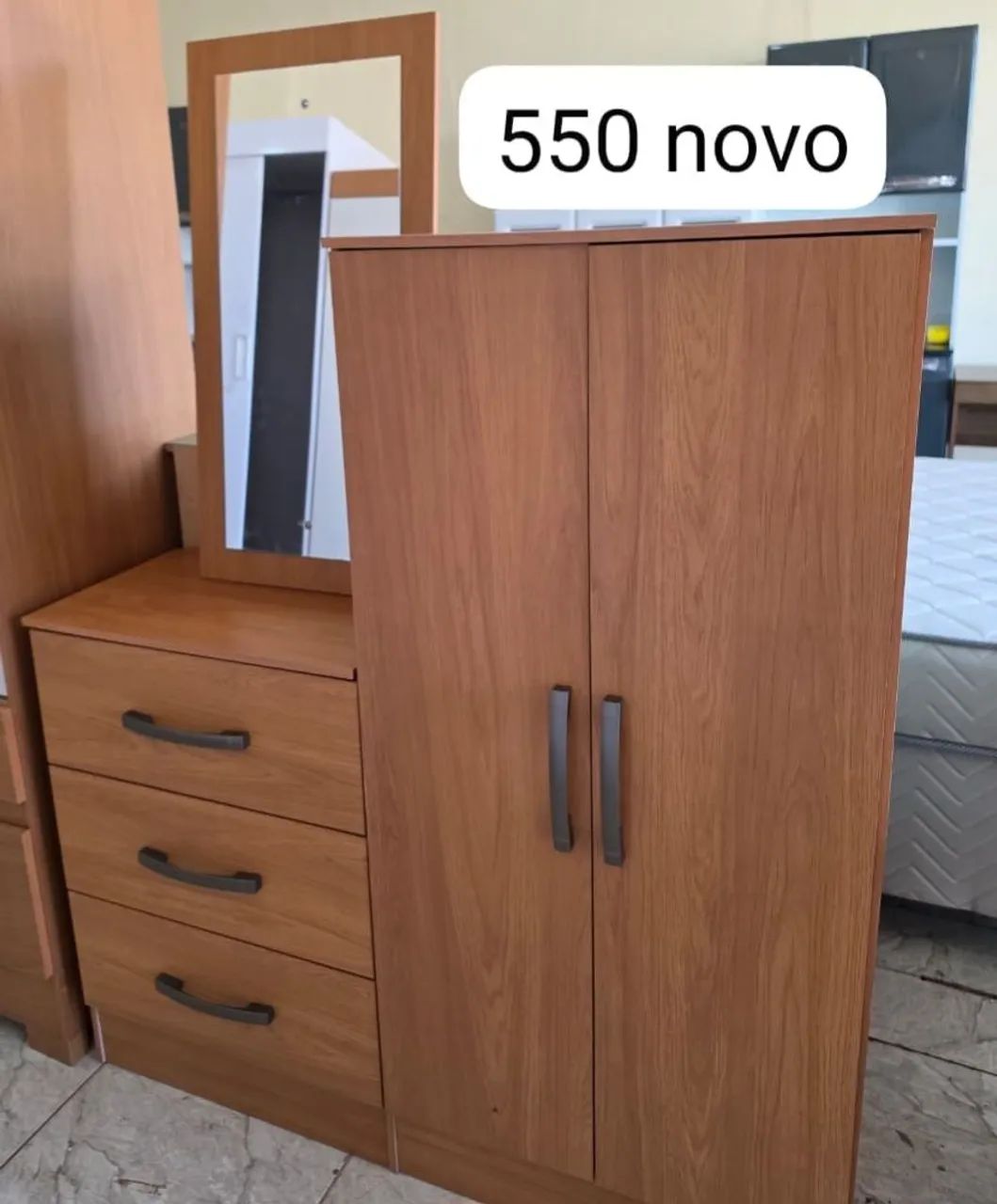 Cômoda nova com espelho 