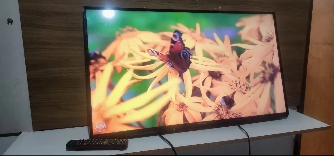 TV 42 polegadas smart com cabo controle todos apss YouTube e Netflix Bluetooth e d mais  - Foto 2